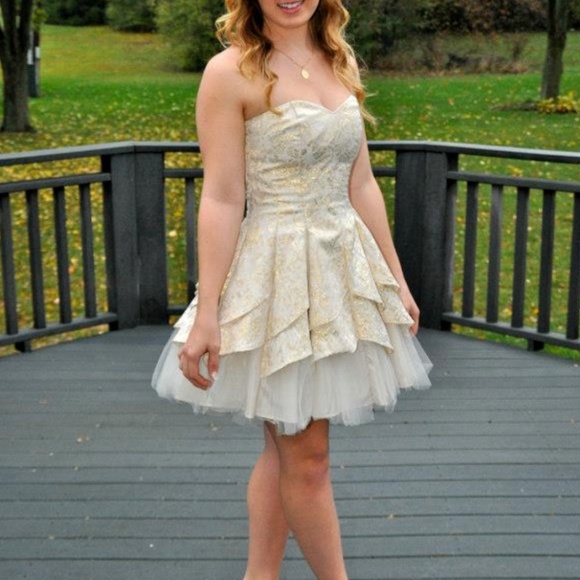 Masquerade Dresses & Skirts - Gold Homecoming Dress Size 5/6